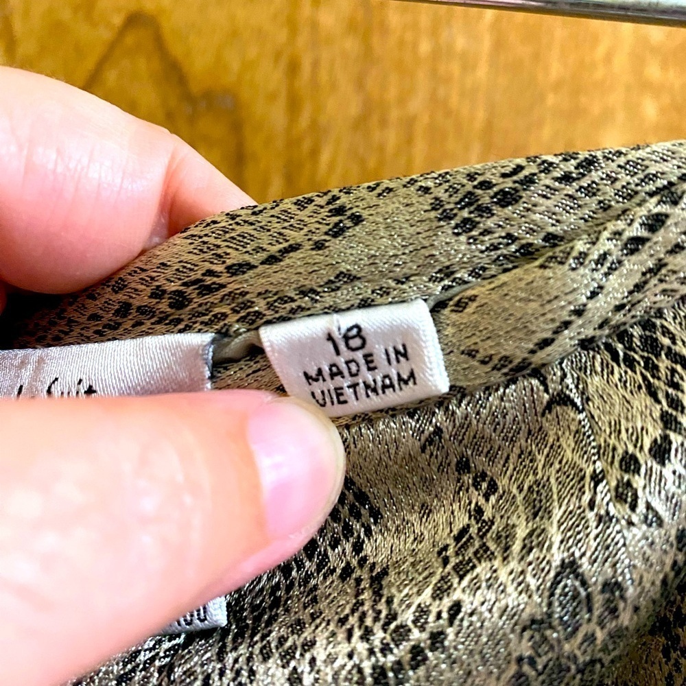 Le Suit Lace/Snakeskin Design Jacket with Matching Skirt Shimmery Tan & Black 18 - Picture 12 of 12